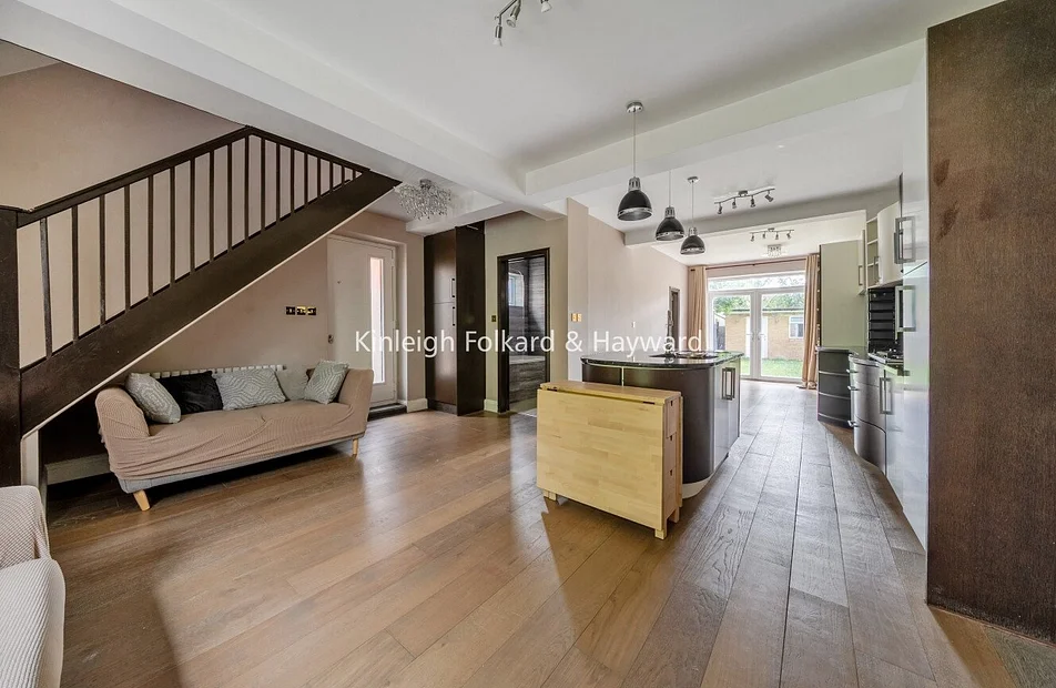 Flat Heathstan Road in Greater London