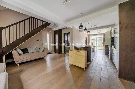 Flat Heathstan Road in Greater London