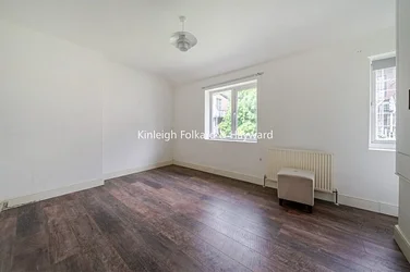 Flat Heathstan Road in Greater London