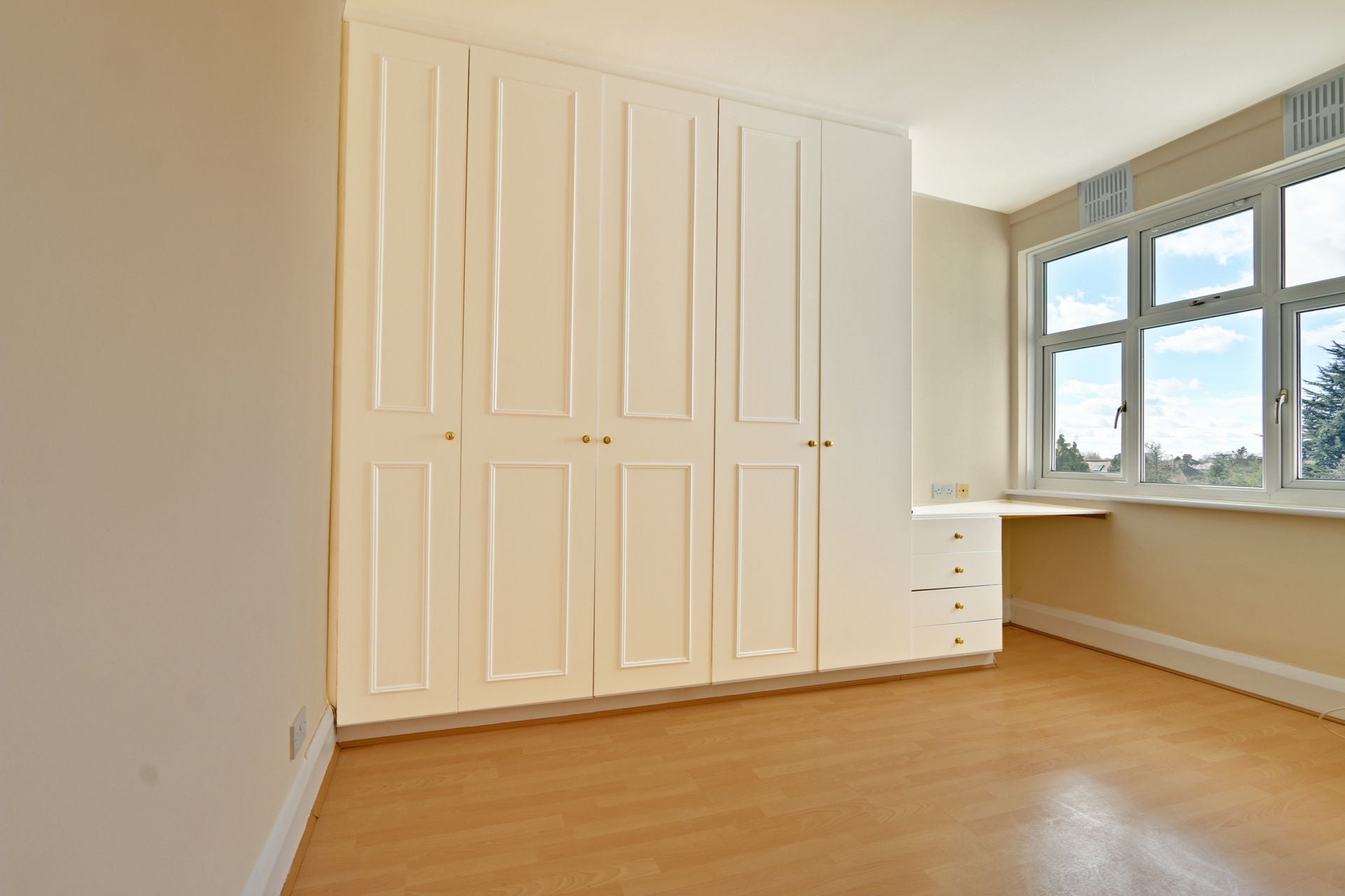 Flat Heddon Court Avenue in London