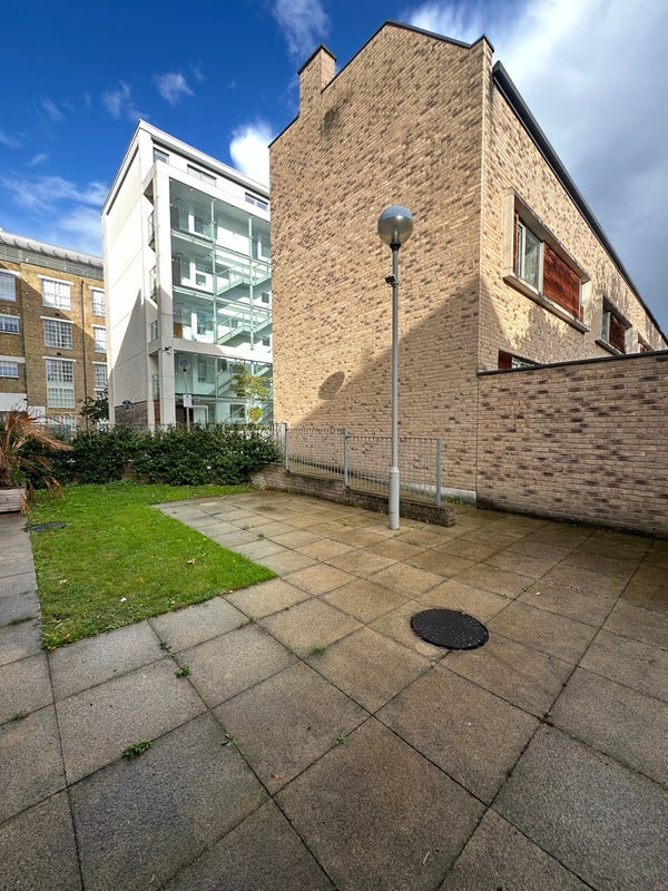 Room Printers Road in Greater London
