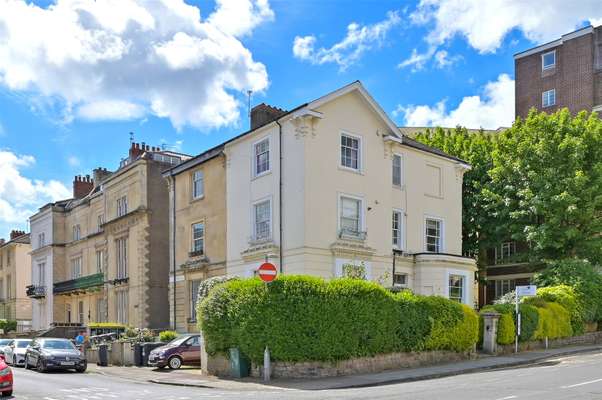 Flat Chesterfield Buildings in Bristol