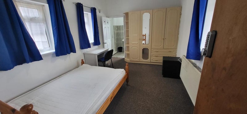 Room Whitchurch Road in Cardiff