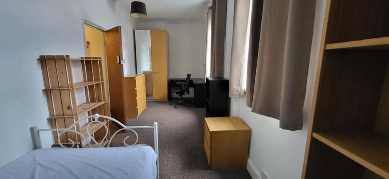 Room Whitchurch Road in Cardiff