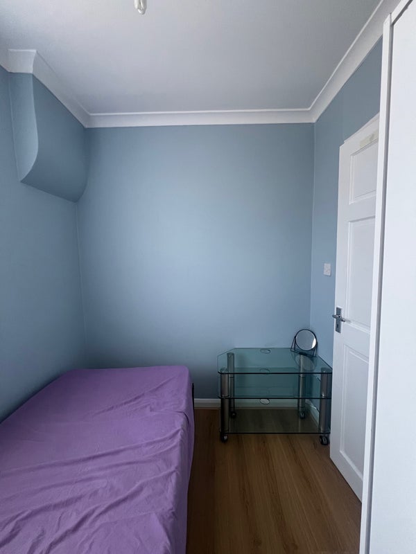 Room Ringwood Avenue in Greater London