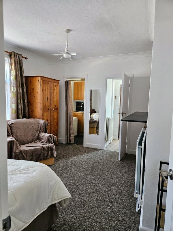 Room Palmer Road in Poole