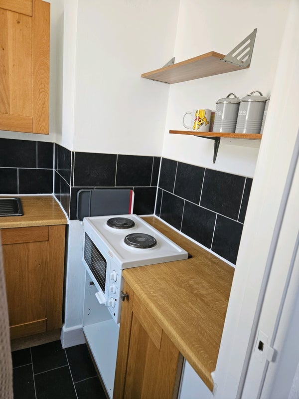 Room Palmer Road in Poole