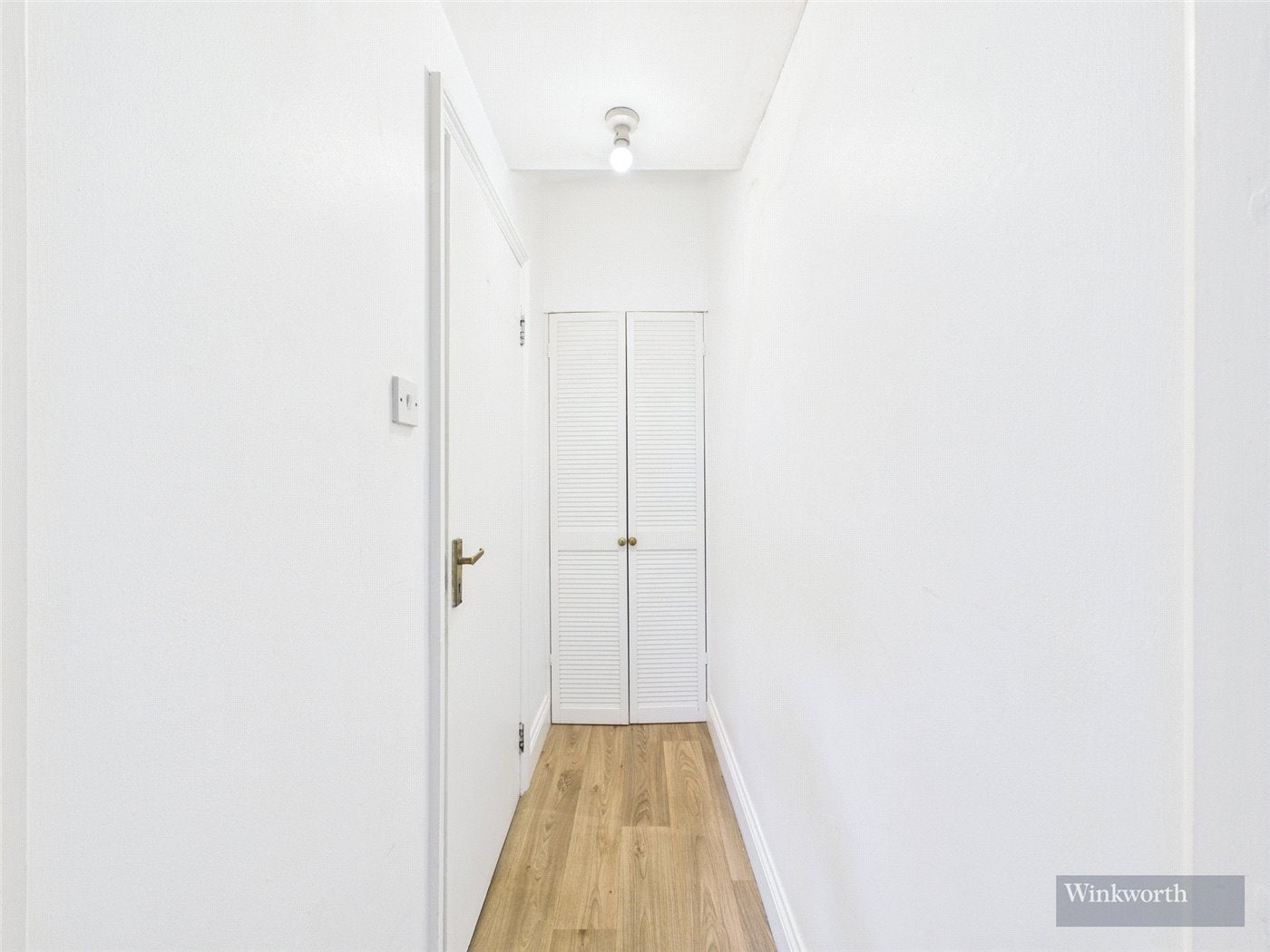 Flat Ewell Road in Greater London
