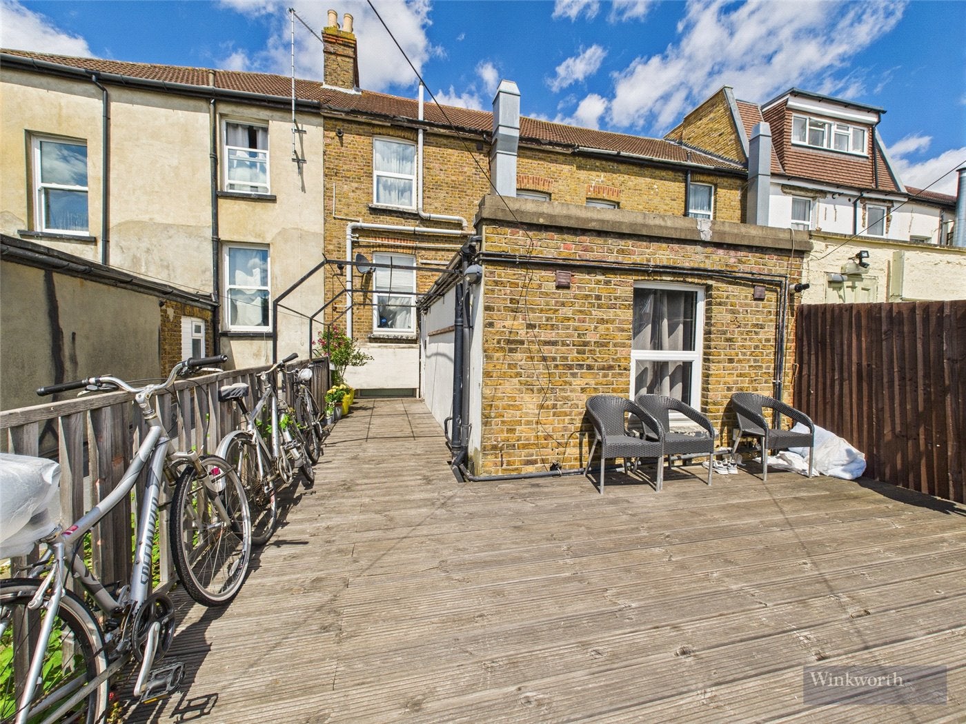 Flat Ewell Road in Greater London