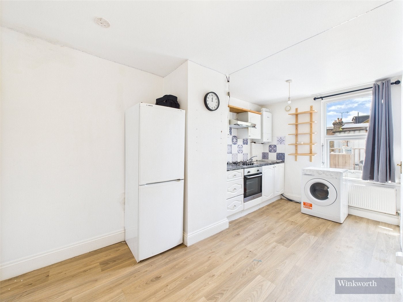 Flat Ewell Road in Greater London