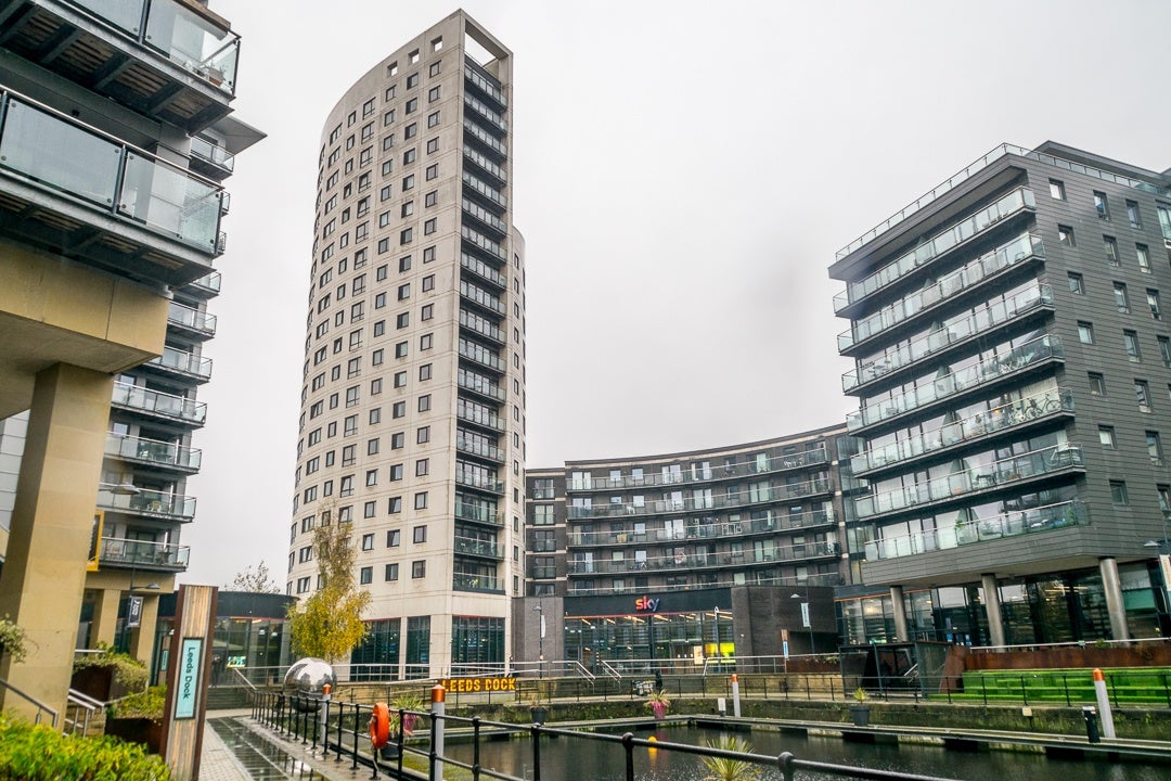 Flat Armouries Drive in Leeds