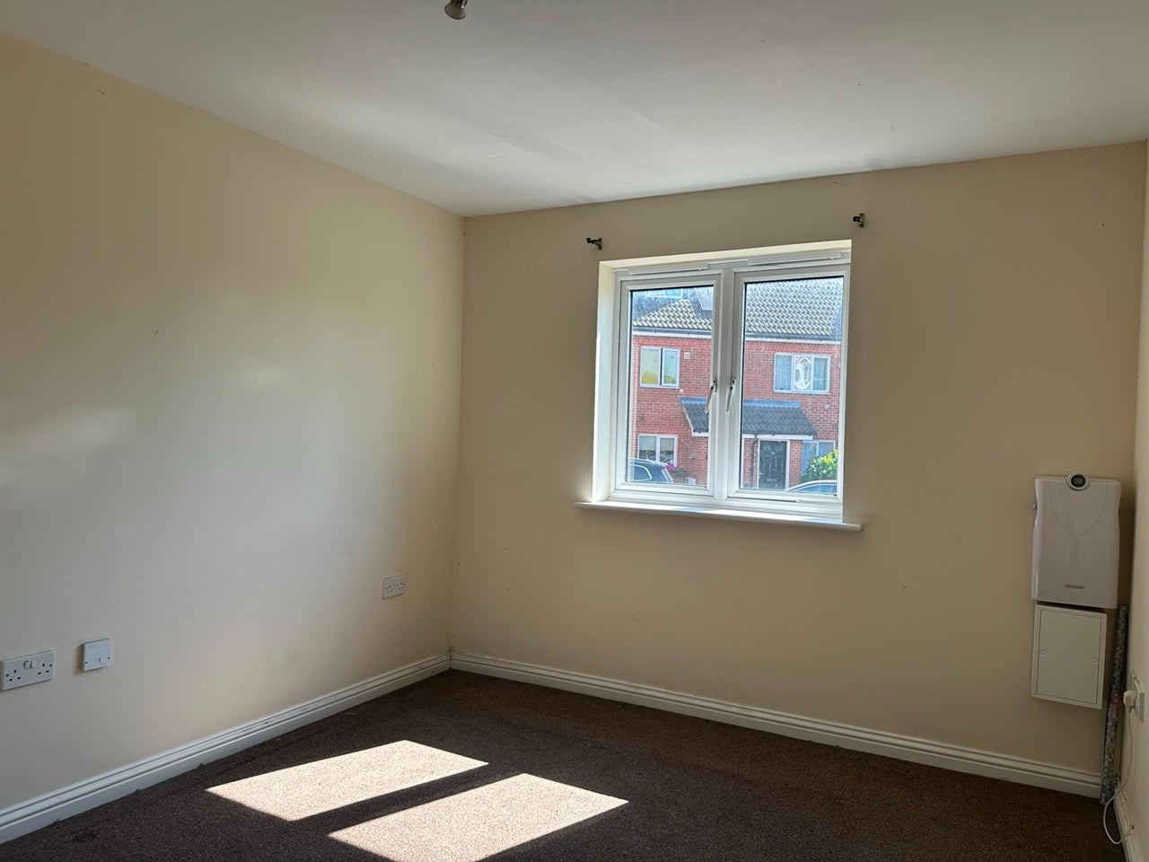 Flat Teasel Crescent in Greater London