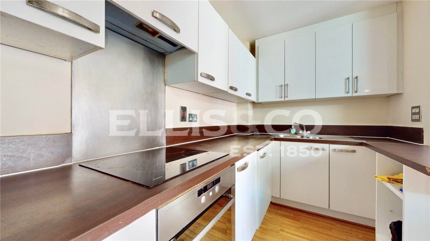 Flat King George Crescent in Greater London