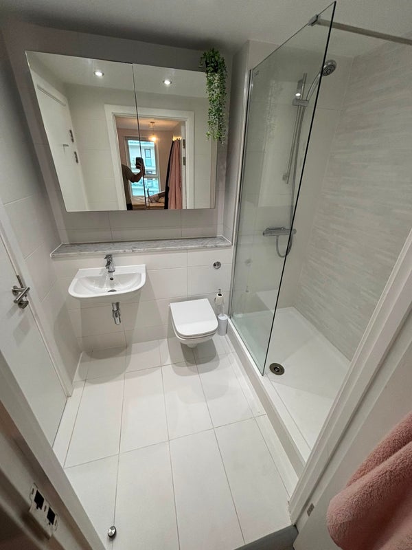 Flat Dearmans Place in Salford