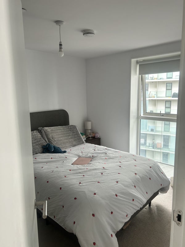 Flat Dearmans Place in Salford