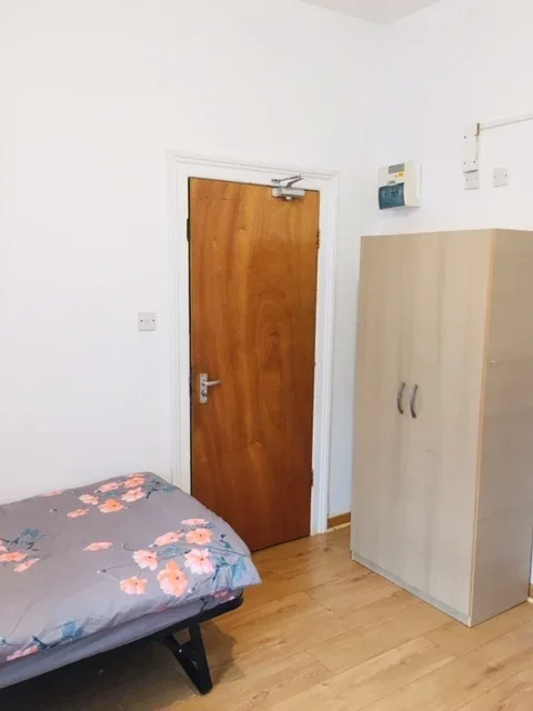 Flat Sutherland Road in Greater London