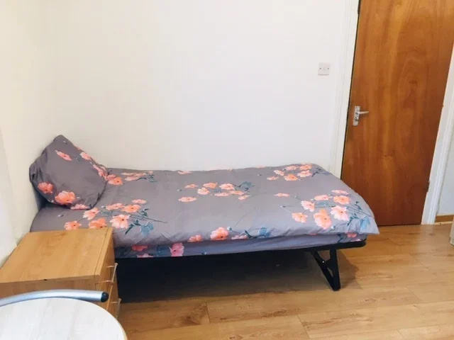 Flat Sutherland Road in Greater London