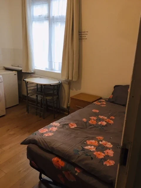 Flat Sutherland Road in Greater London
