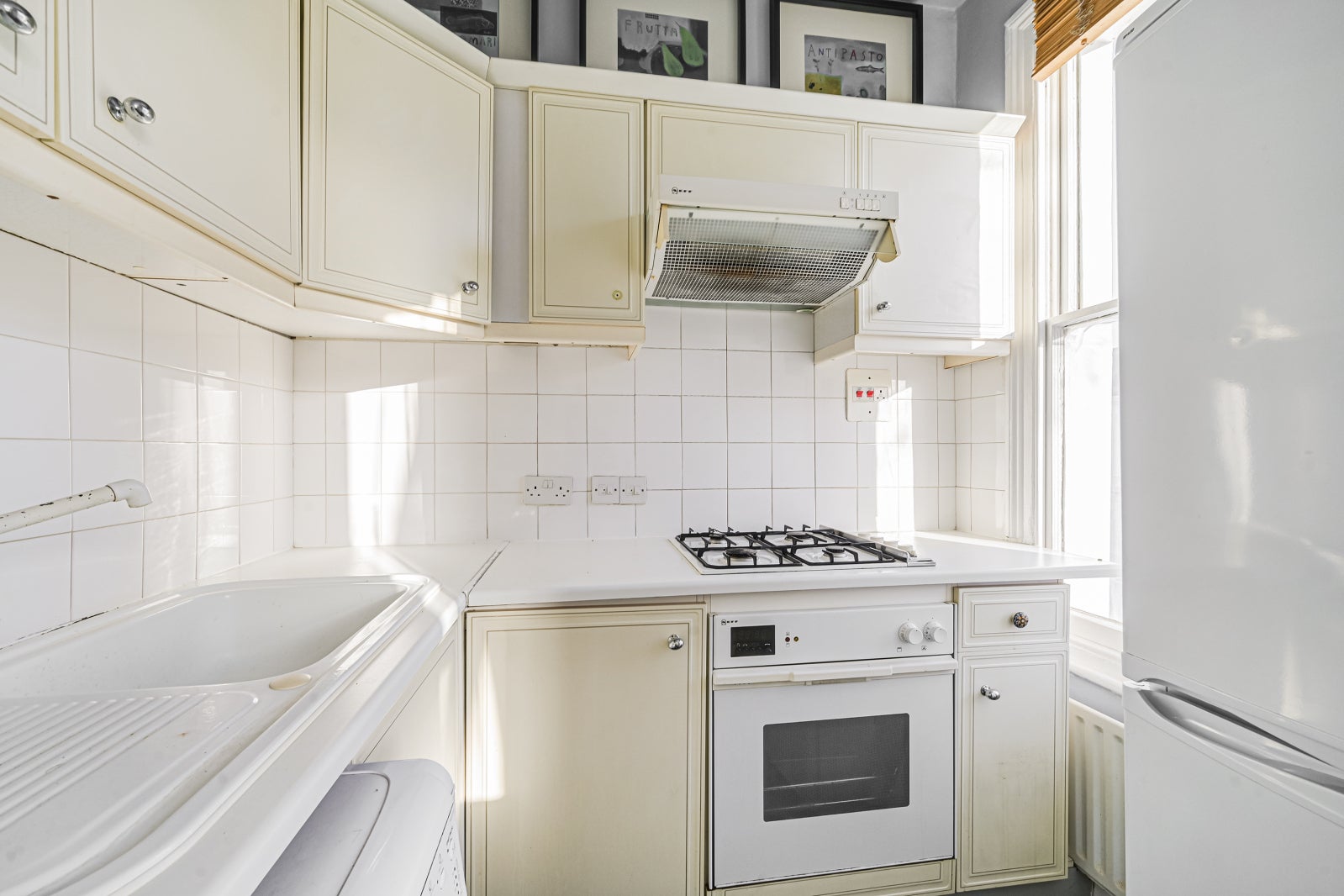 Flat Kempsford Gardens in Greater London