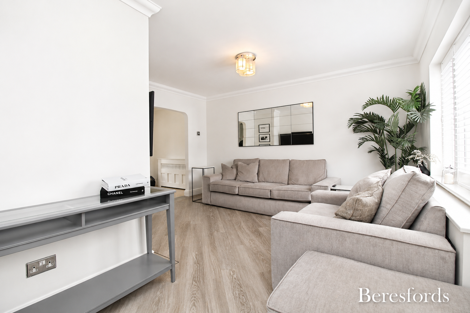 House Lambourne Drive in Brentwood