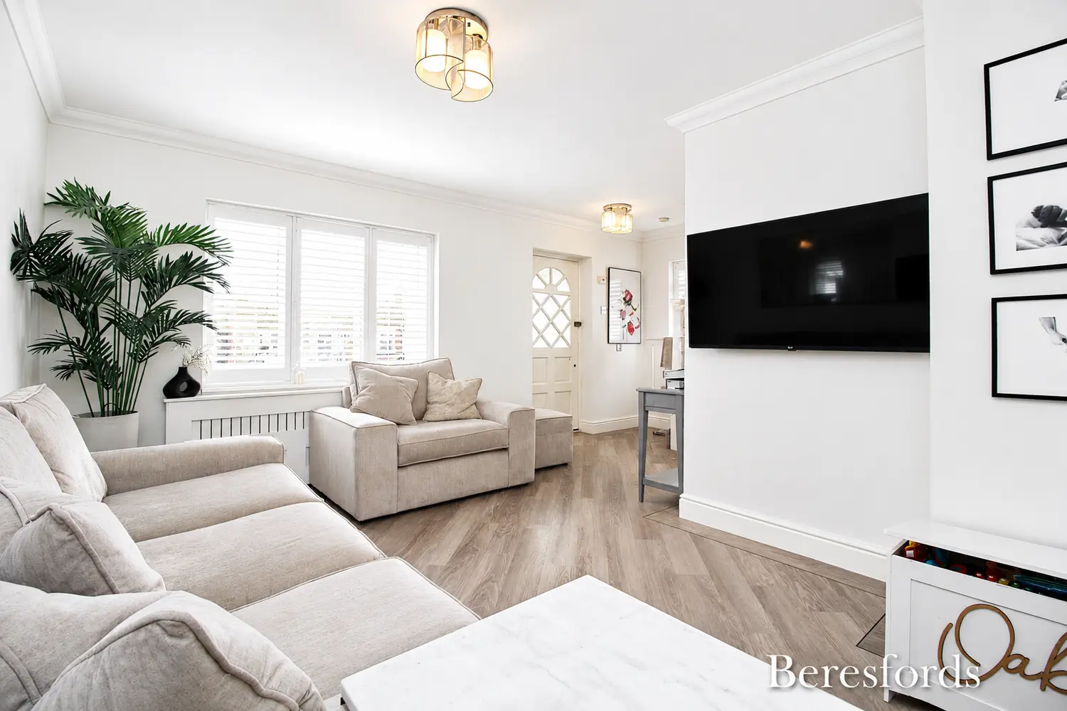 House Lambourne Drive in Brentwood
