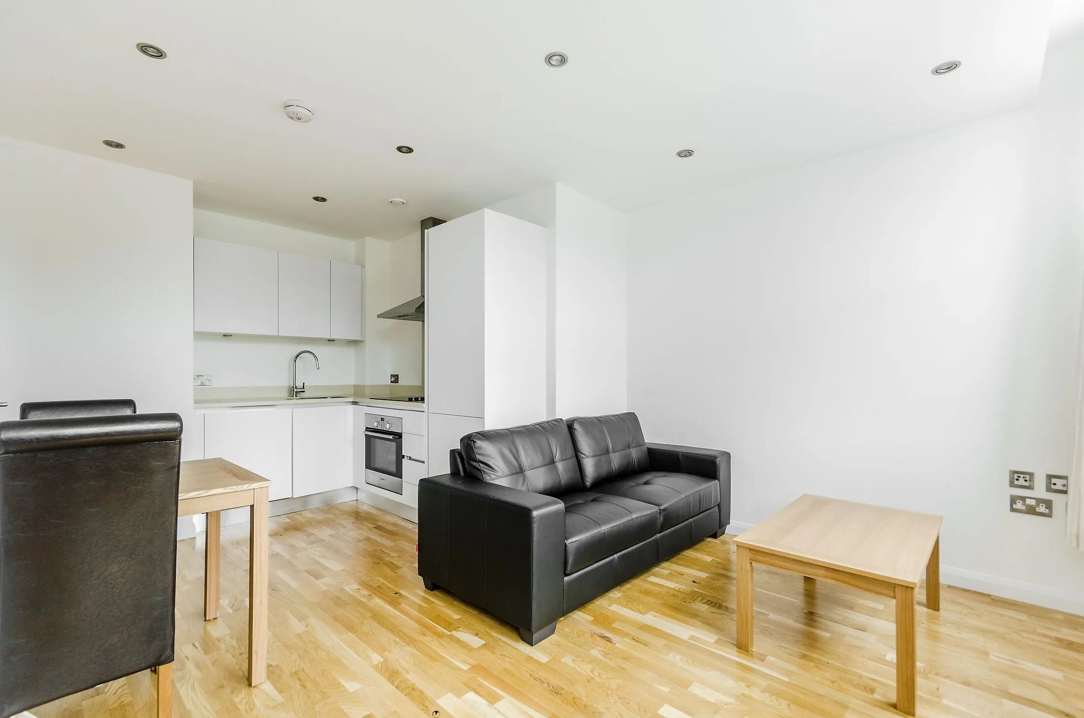 Flat Streatham High Road in Greater London