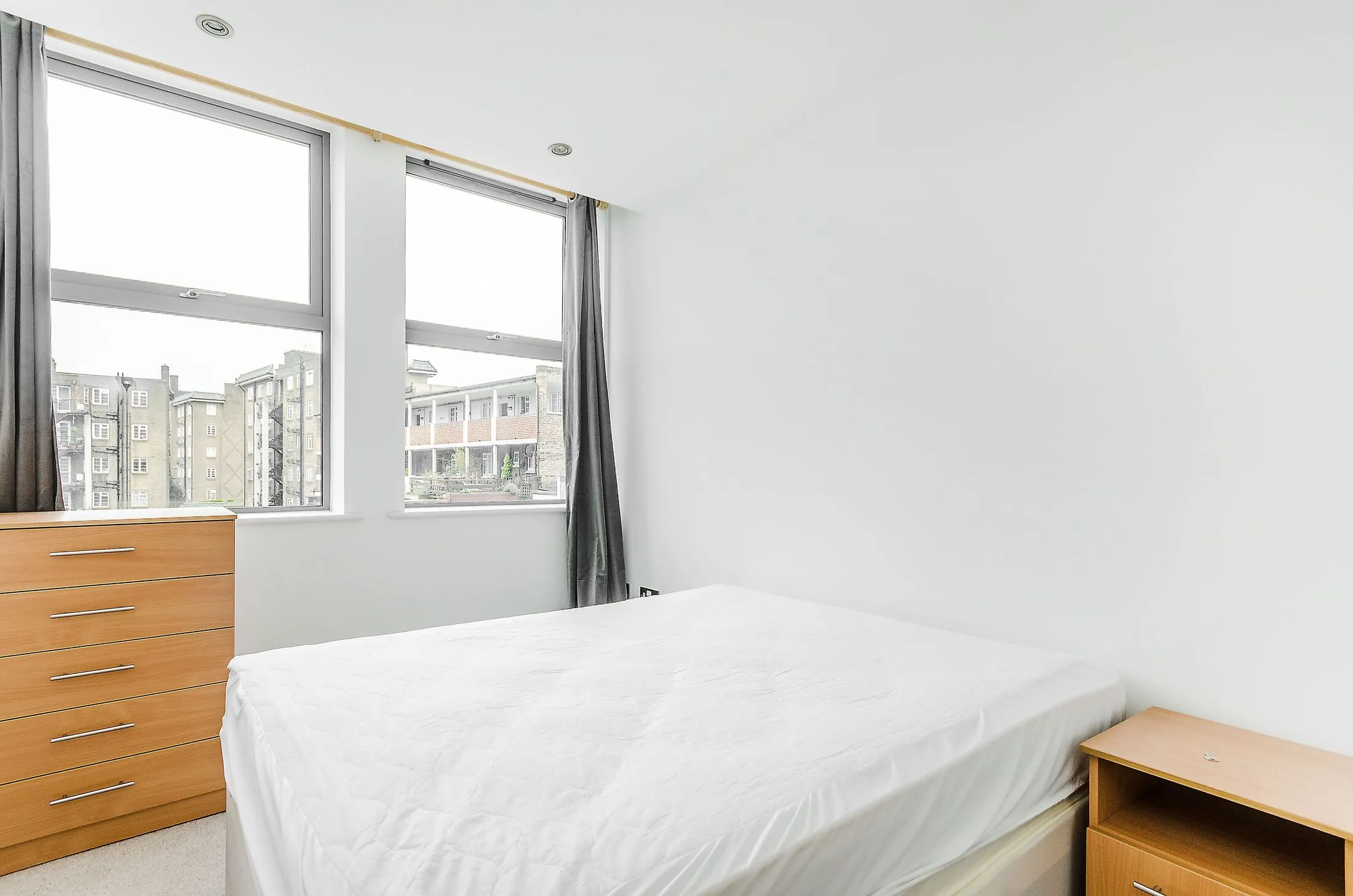 Flat Streatham High Road in Greater London