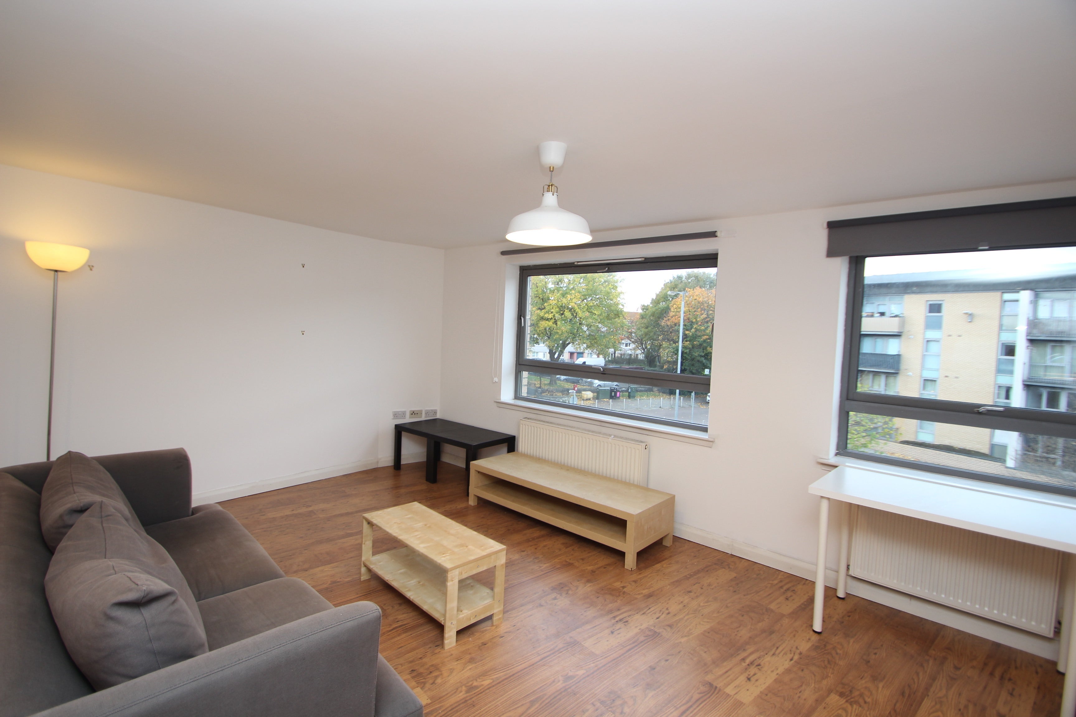 Flat Queen Elizabeth Square in Glasgow