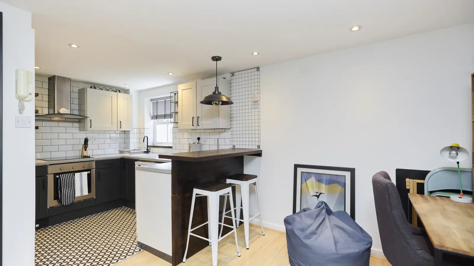 Flat Sidmouth Road in Greater London