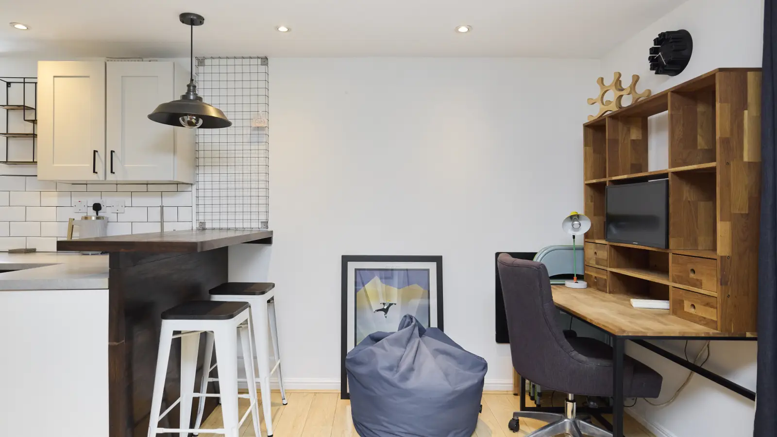 Flat Sidmouth Road in Greater London