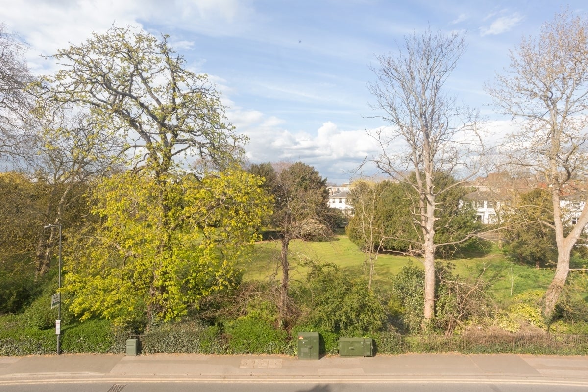Flat Clarence Road in Windsor