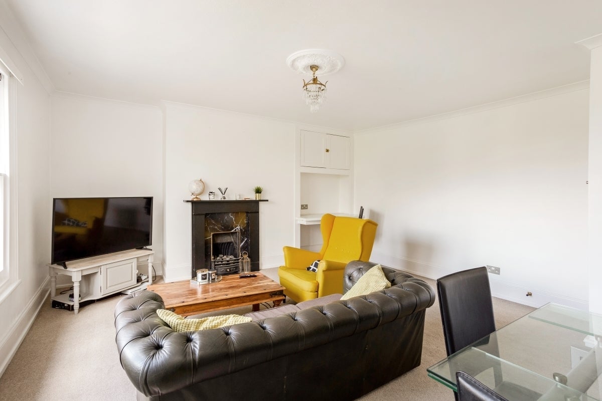 Flat Clarence Road in Windsor