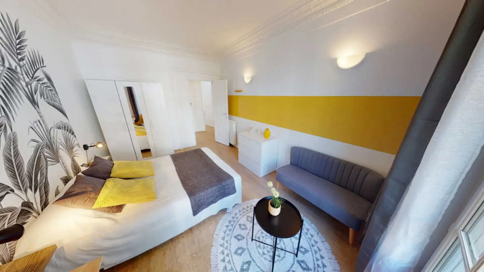 Room Avenue de Versailles in Paris