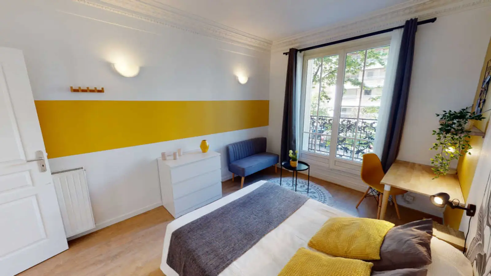 Room Avenue de Versailles in Paris