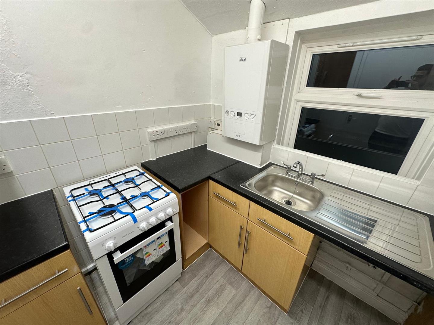 Room Tuam Road in Greater London