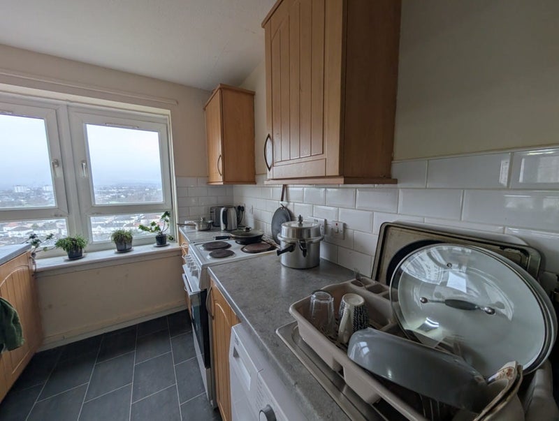 Room Kirkton Avenue in Glasgow
