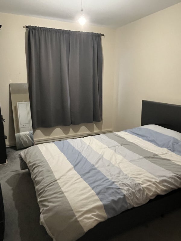 Room Kirkton Avenue in Glasgow