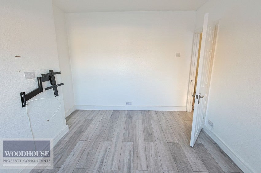 Flat Hedworth Avenue in Waltham Cross