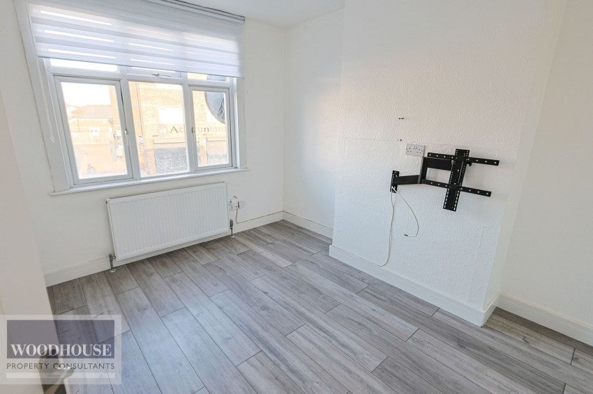 Flat Hedworth Avenue in Waltham Cross