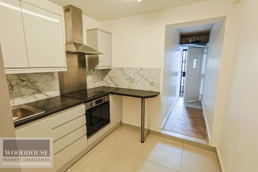 Flat Hedworth Avenue in Waltham Cross