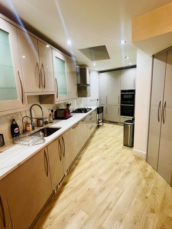 Room Park Lane in Slough