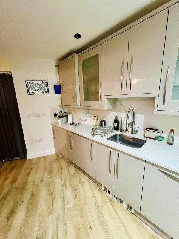 Room Park Lane in Slough