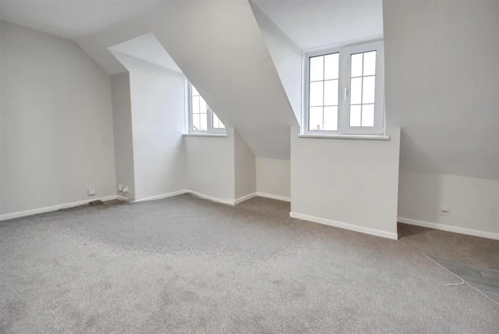 Flat Percy Road in Watford