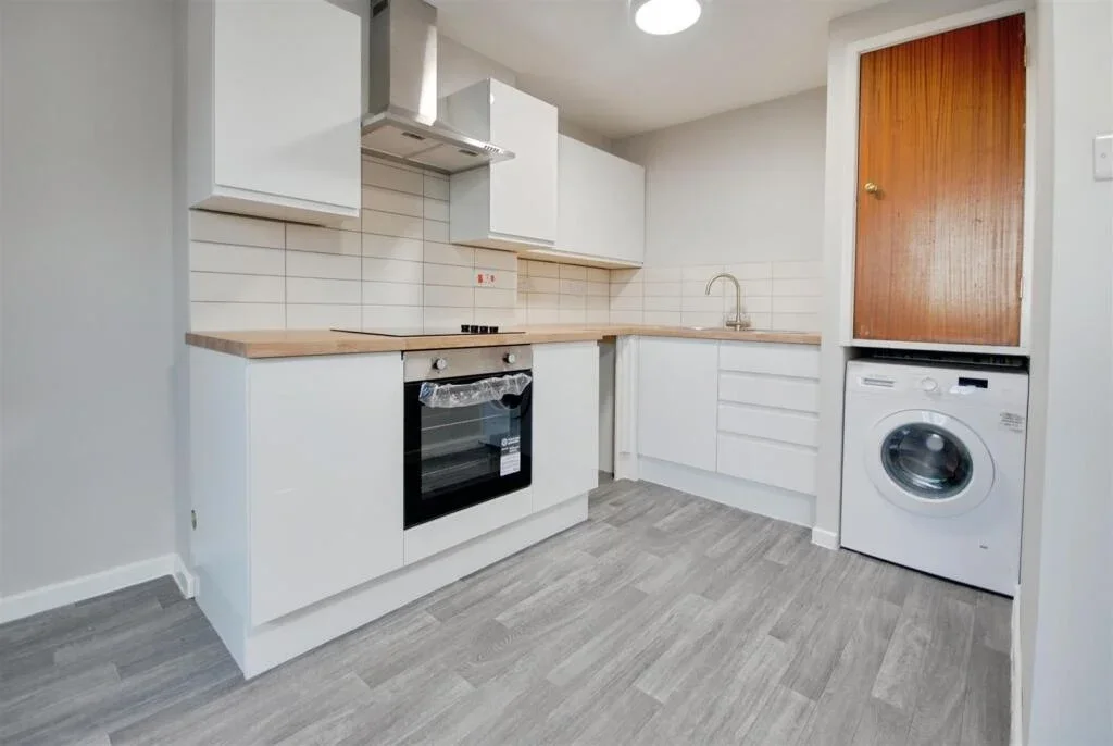 Flat Percy Road in Watford