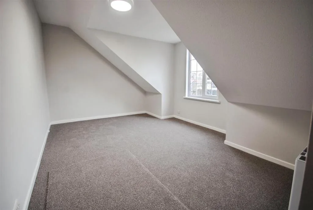 Flat Percy Road in Watford