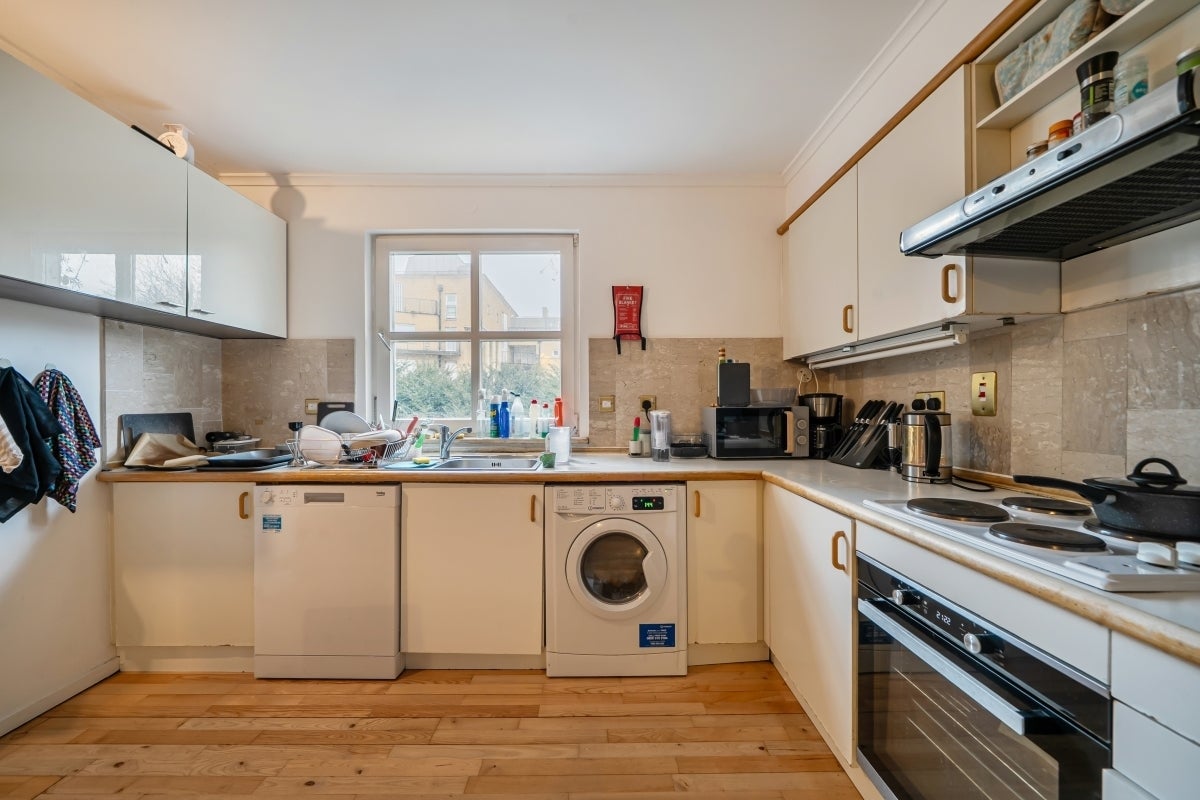 Room South Sea Street in Greater London