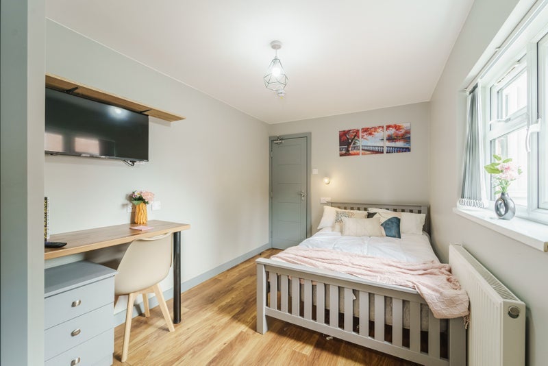 Room Terry Road in Coventry