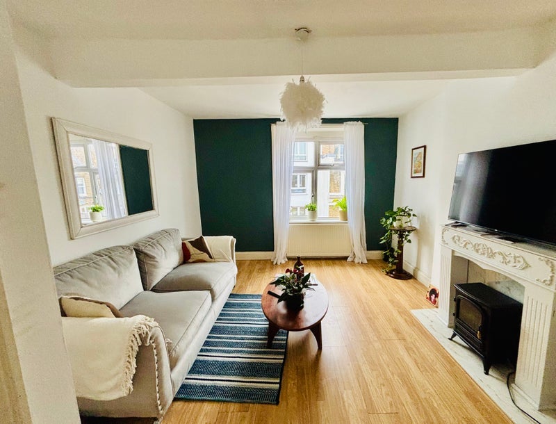 Room Hereford Road in City of Westminster