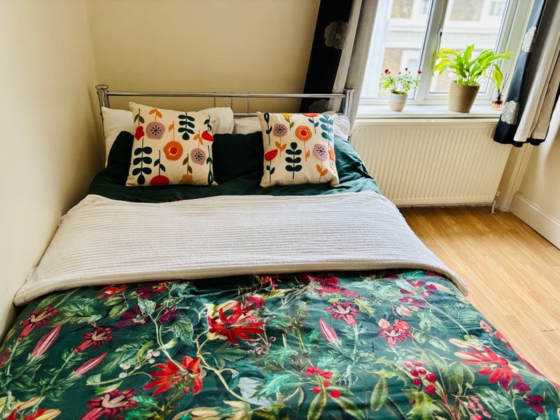 Room Hereford Road in City of Westminster