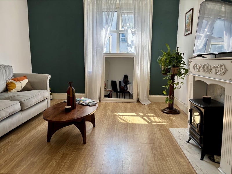 Room Hereford Road in City of Westminster
